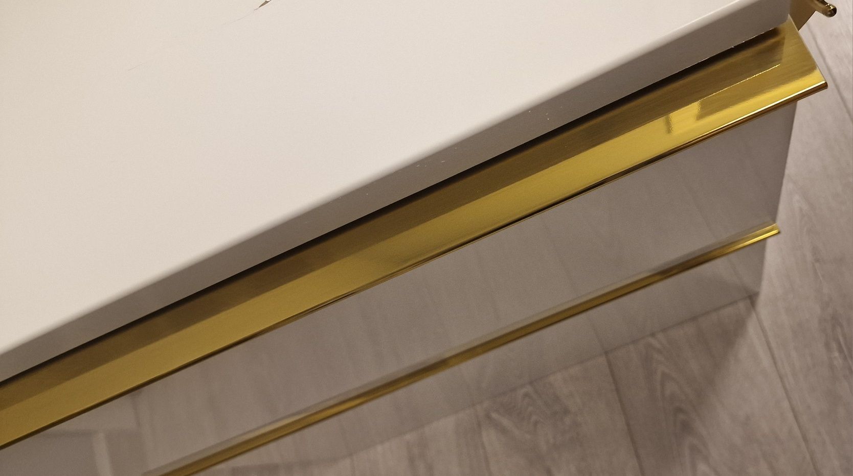 Szafka umywalkowa w połysku  60  gold