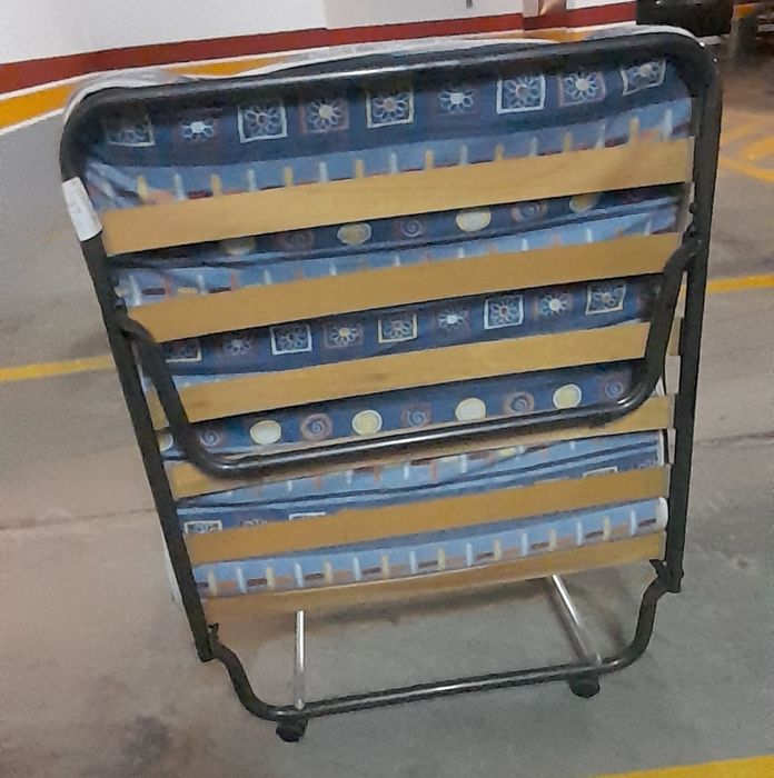 Cama solteiro dobrável e potável 190x80cm como nova