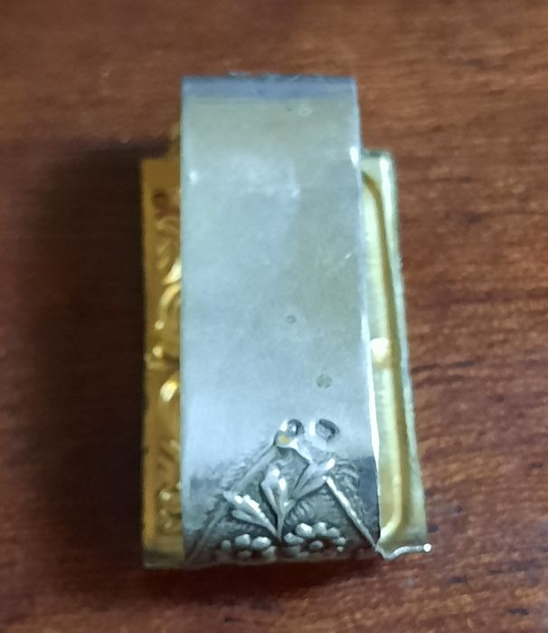 Bonito marcador de guardanapos em prata