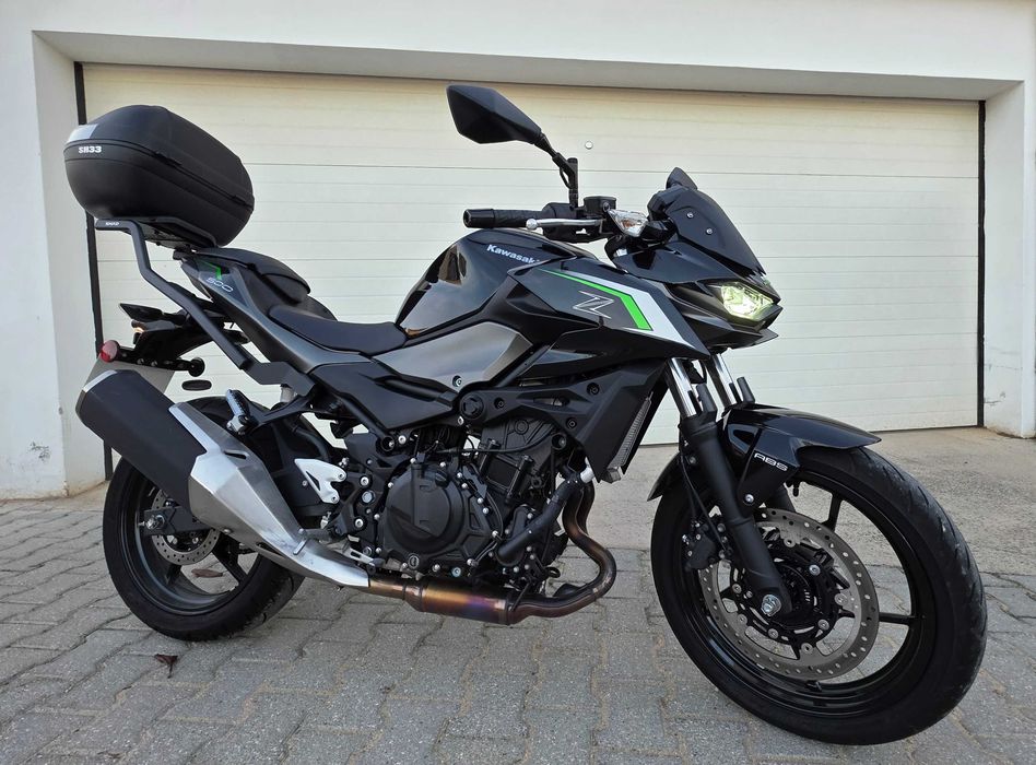 Kawasaki Z500, ano 2025, com 2000km