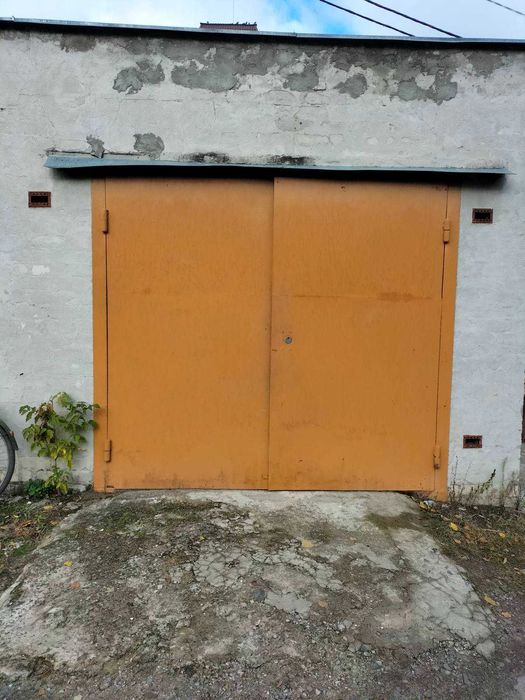 Продам гараж цегляний 4*6м в центі м. Костопіль разом з участком