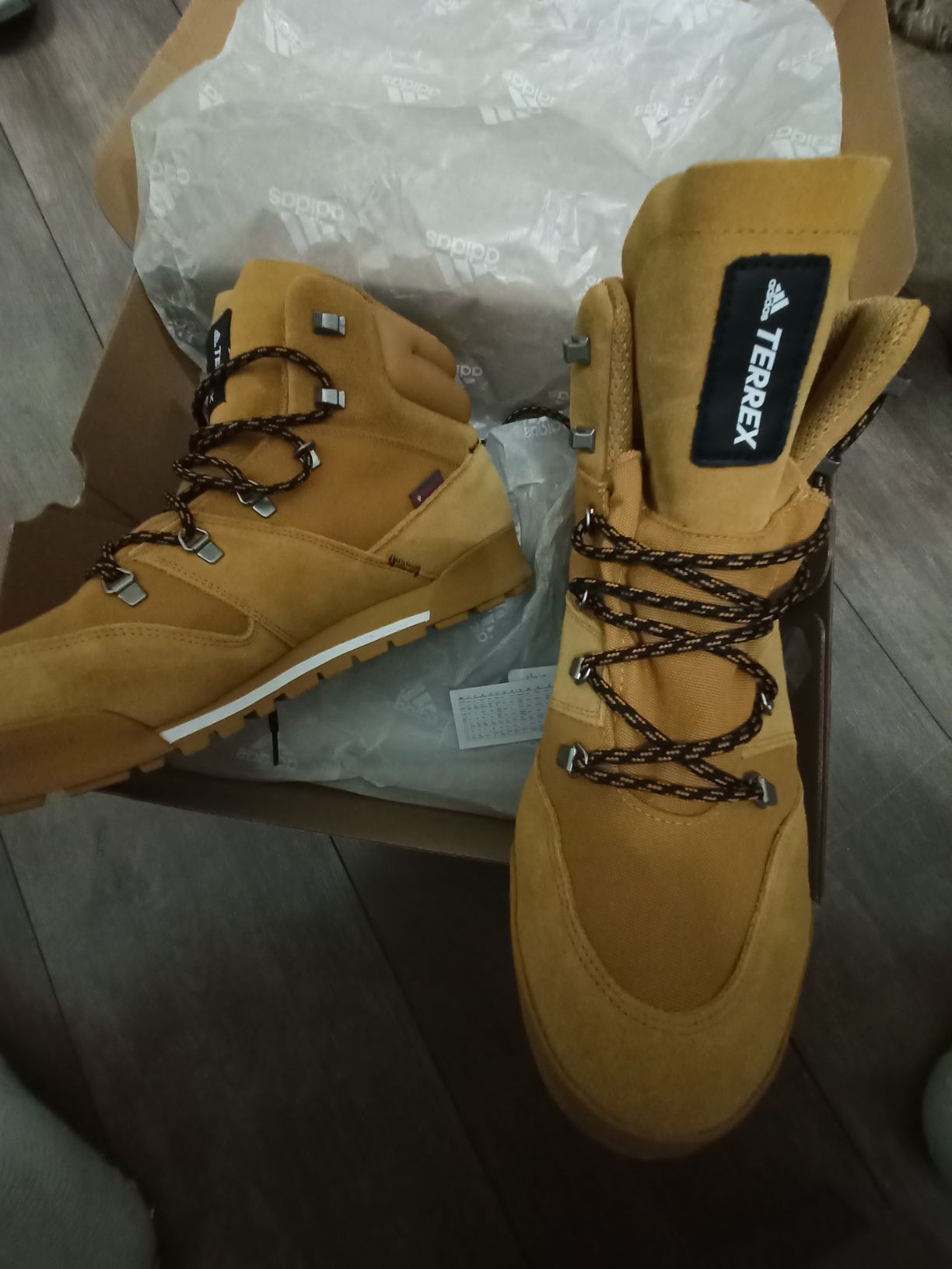 Adidas Terrex 47 i 1/3

TERREX

SNOWPITCH

COLD.RDY

HIKING - Obuwie