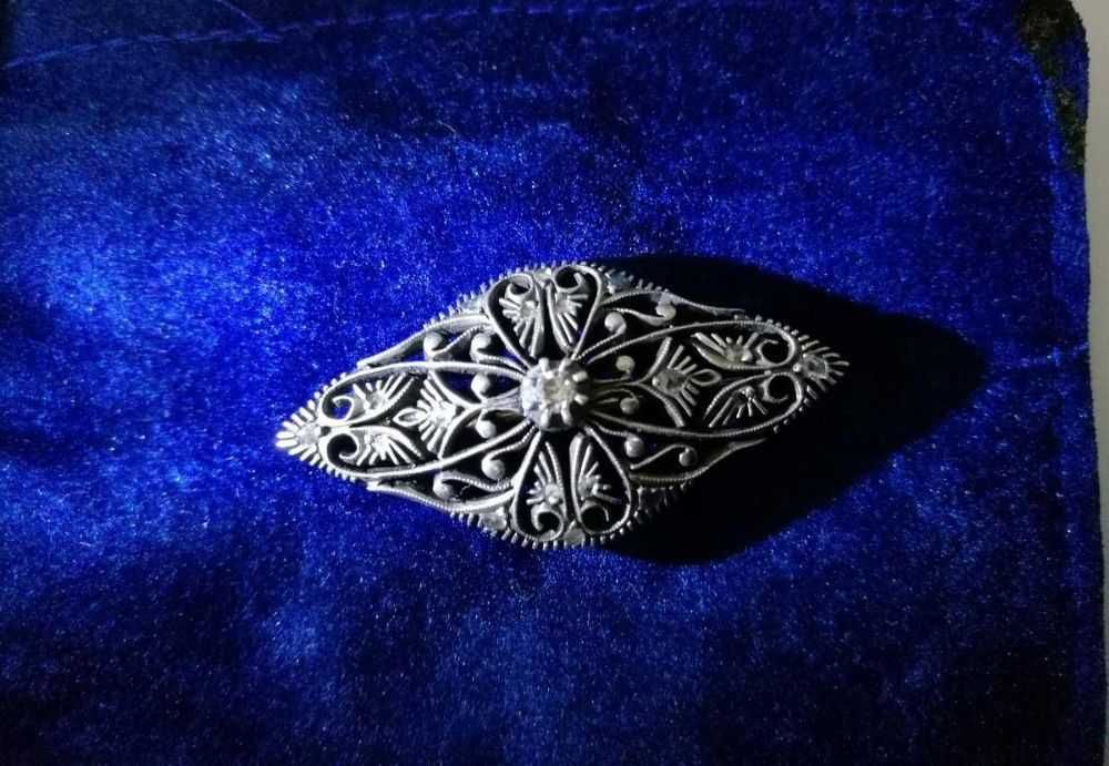Alfinete de senhora em prata, ouro e diamantes