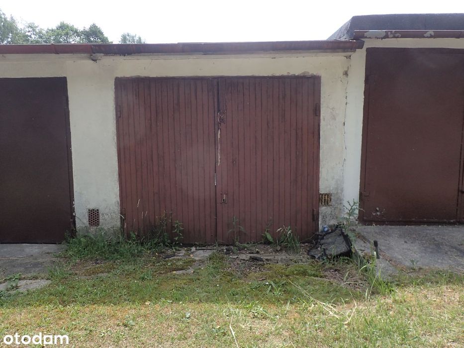 Garaż jednostanowiskowy z udziałem w gruncie wspólnym.