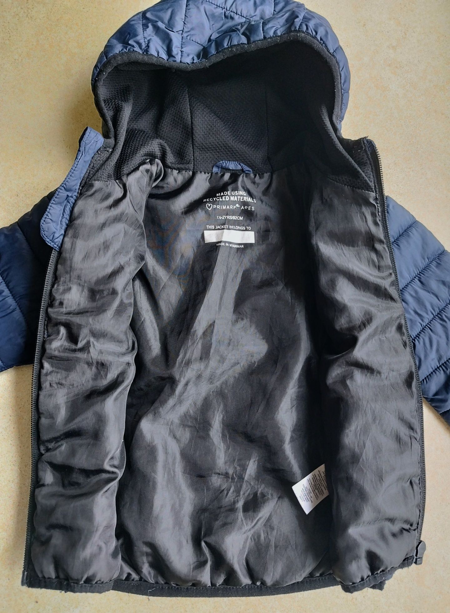 Pikowana przejściowa lżejsza kurtka z kapturem Primark r.92