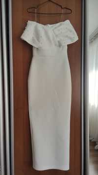 Біла вишукана сукня
