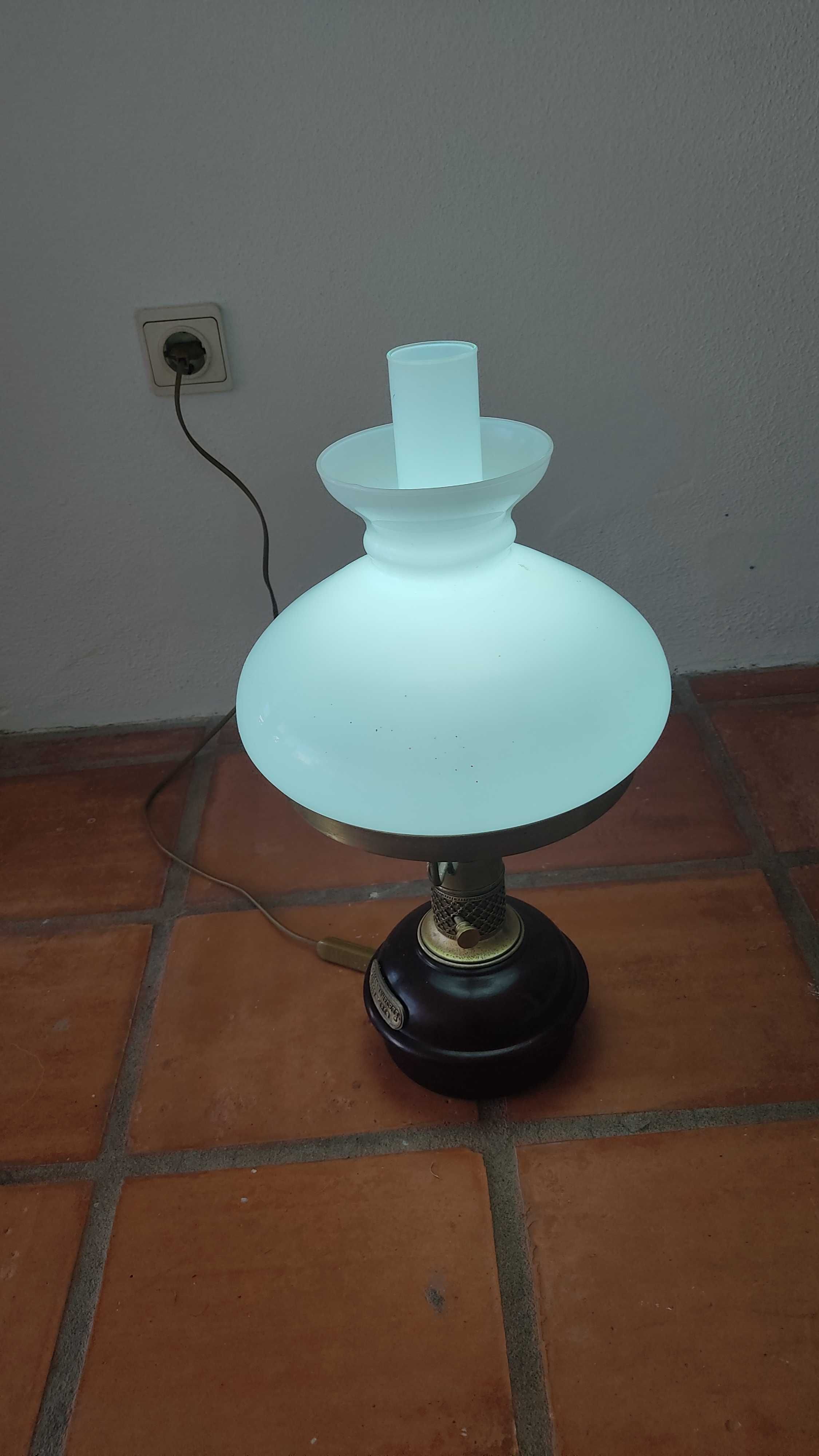 Candeeiro de mesa