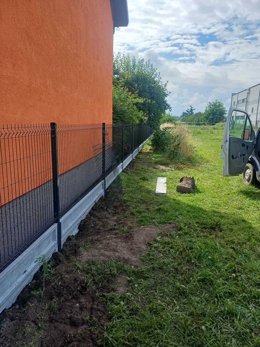 Ogrodzenie Panelowe 3D , Podmurówka, Słupki, Montaż