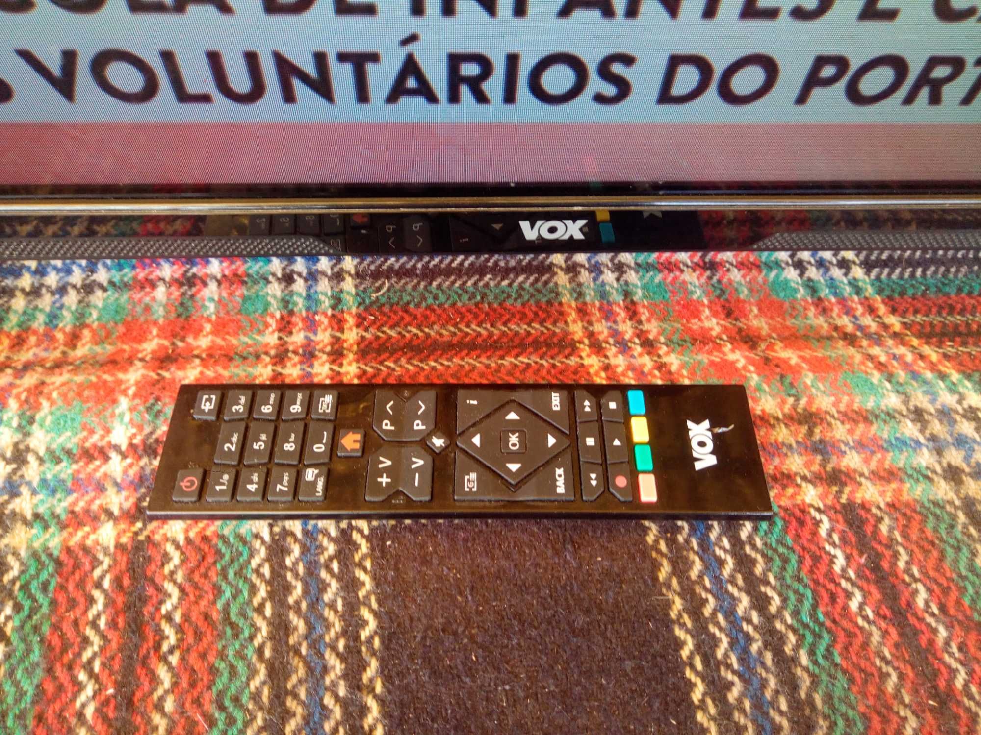 Tv em bom estado com comando