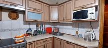 Продаж 2к великої квартири на Радунській 18-а.