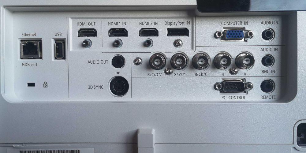 Projetor profissional Full HD nativo (compatível com 3D) NEC PA622UG