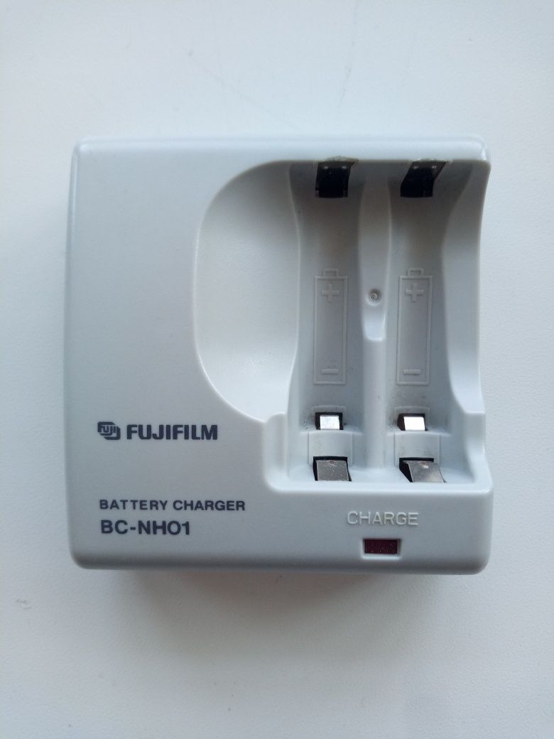 Зарядний пристрій Fujifilm BC-NH01