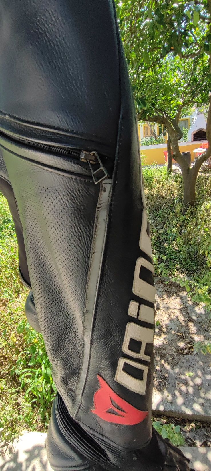 Jacketa e calças Dainese