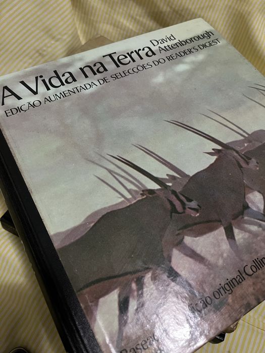 Livros A Vida na Terra e O Planeta Vivo
