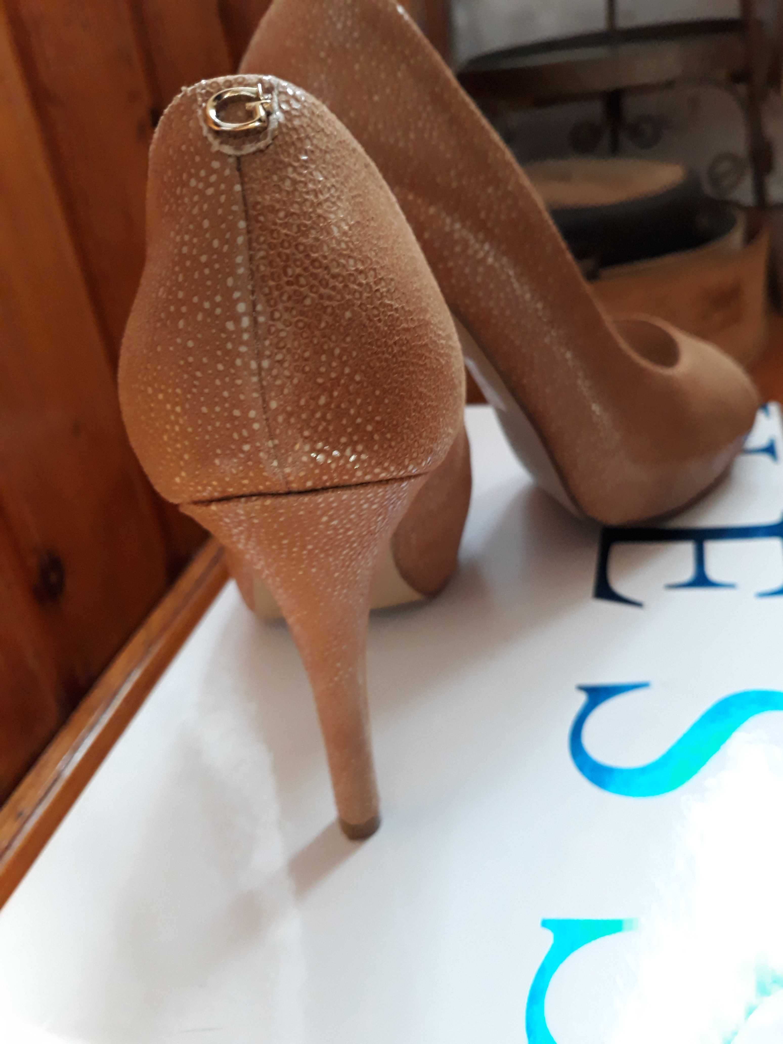 Buty marki Guess - szpilki beżowe, rozmiar 36 i 1/2