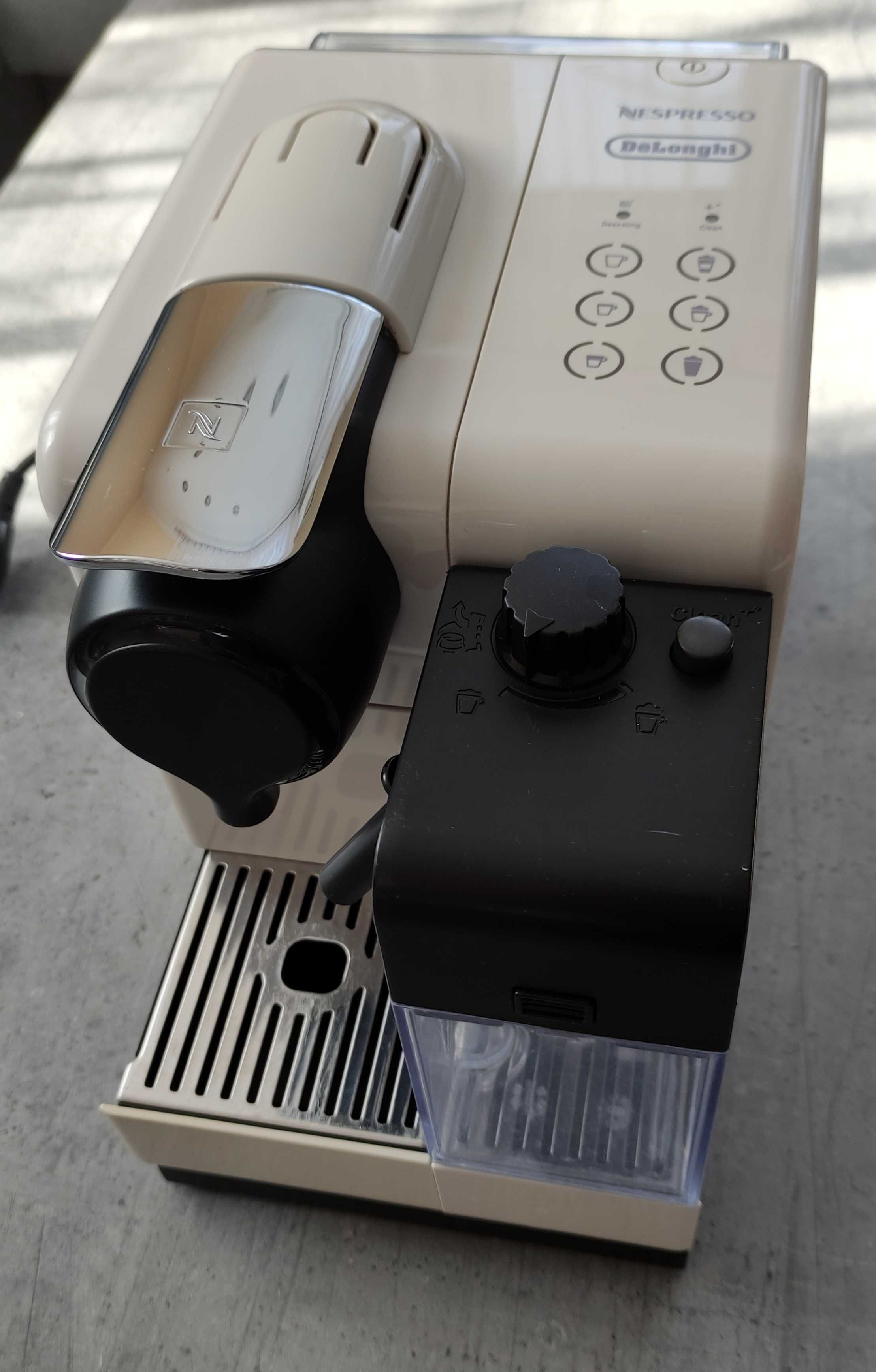 DeLonghi lattissima touch na kapsułki nespresso
