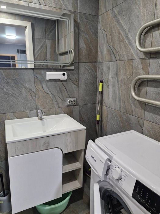 Продається 2 кім квартира вул  Червоноі калини