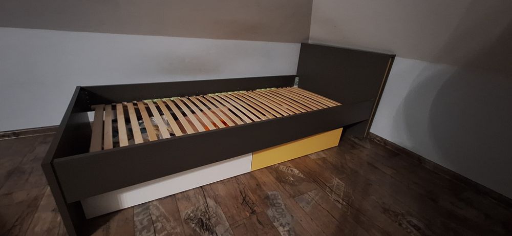 Łóżko z materacem jednoosobowe młodzieżowe BRW kolekcja Graphic 90x200
