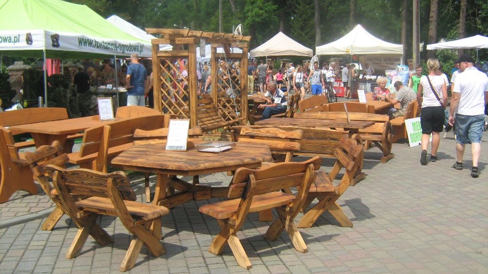 Komplet mebli ogrodowych stół + ławki