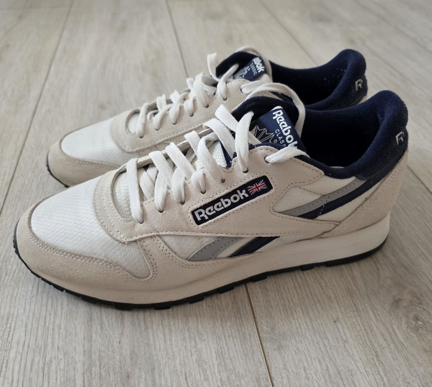 Buty Reebok Classic Leather rozmiar 42 jak nowe.



 rozmiar 42 jak no