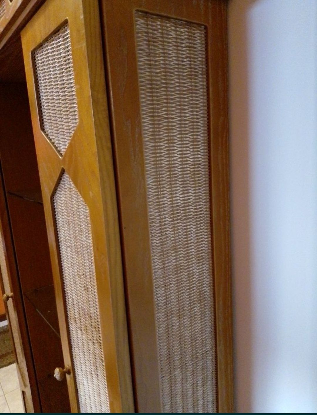 Móvel Vintage com prateleiras