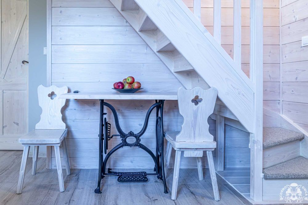 Noclegi z klimatem w Beskidach, blisko szlaku, pokoje z antresolą.