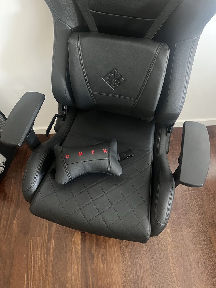 Cadeira Gaming HP Omen Citadel - Preto e Vermelho Como Nova