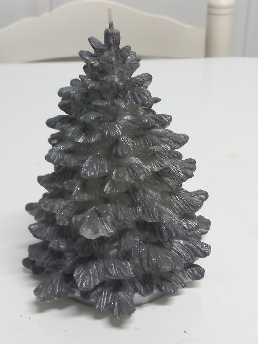 Vela em forma de Pinheiro. Brilhante.,com 17cm. Altura