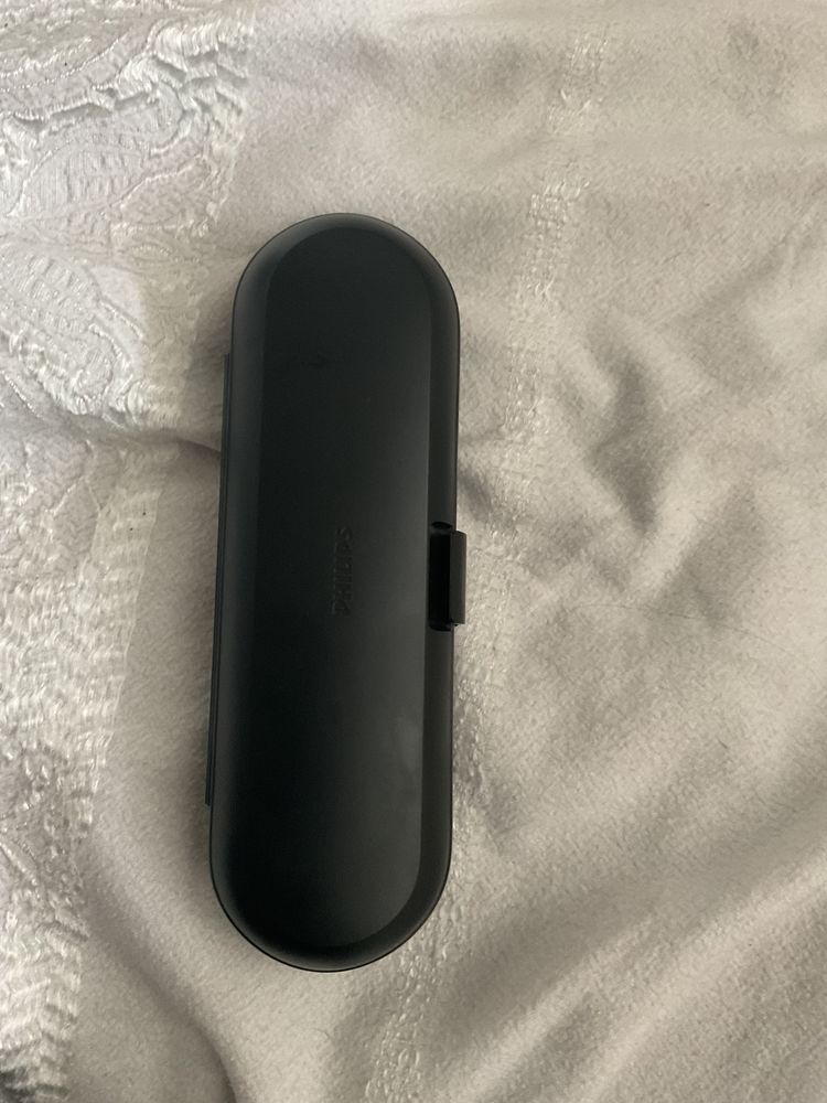 szczoteczka sonicare ze stacja UV i etui