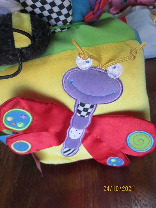 Cubo de atividades para bebe