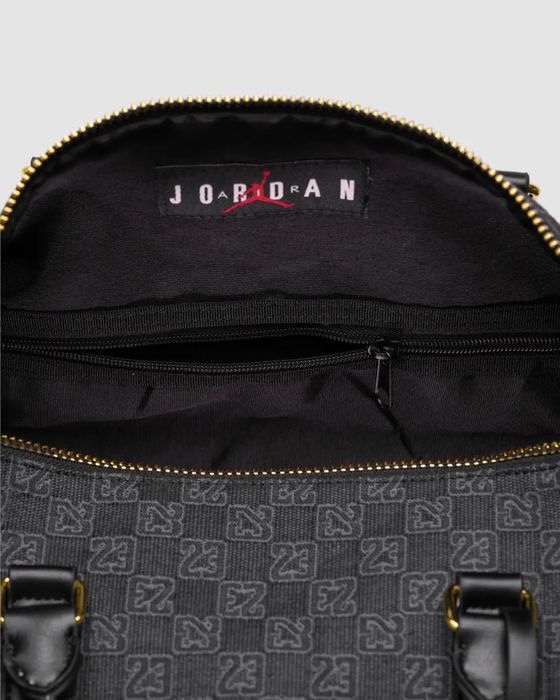 Jordan Duffle Monogram чорна спортивна сумка в зал Nike