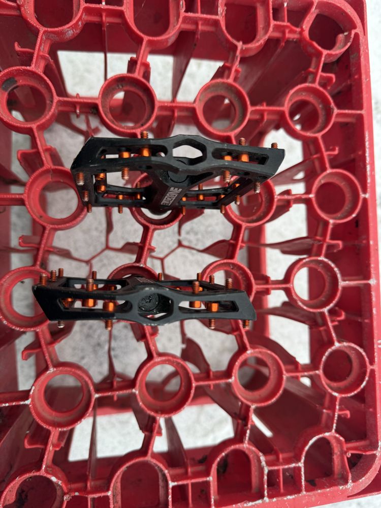 Педалі Reverse Components Black One