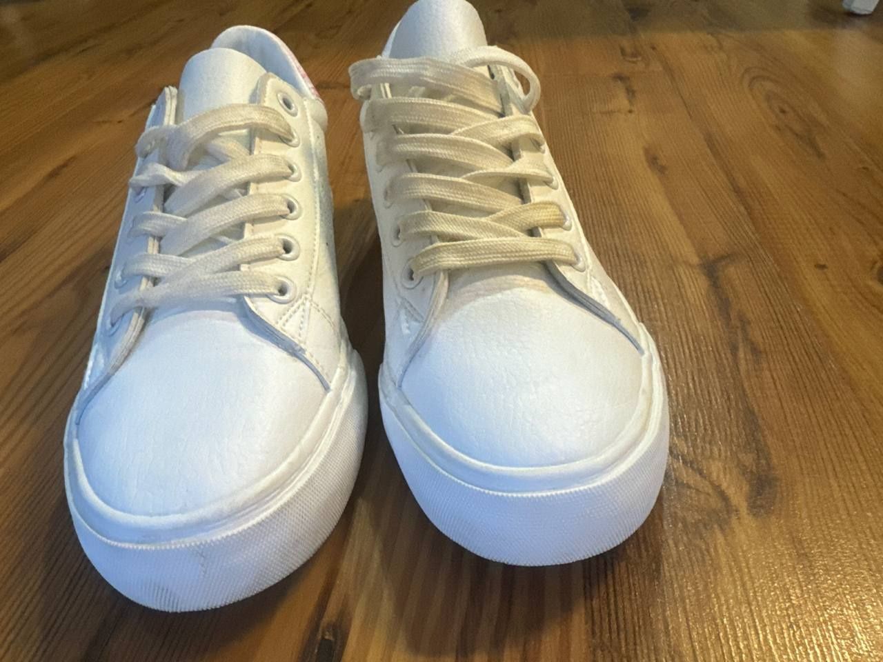 Białe pół buty damskie rozmiar 38