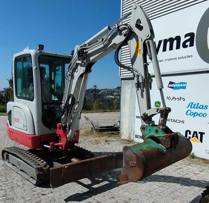 Minigiratória de rastos Takeuchi TB225