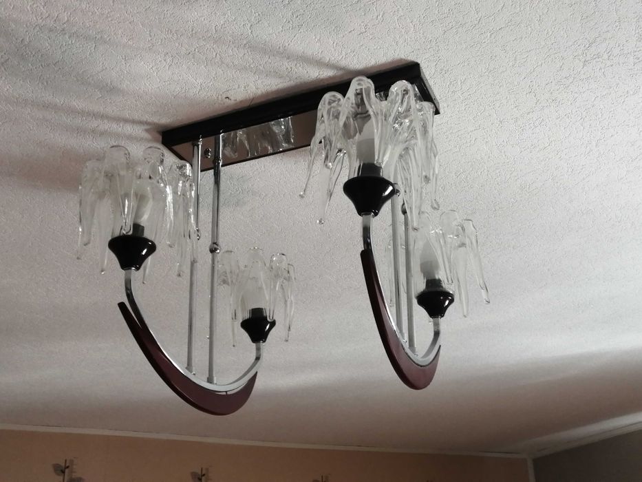 Люстра в кімнату