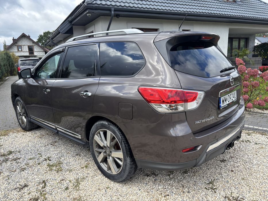 Nissan Pathfinder - 2015 - 3.5 v6 - 4x4 - dvd - szyberdach -kamera 360