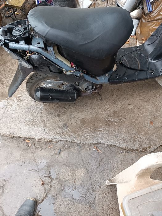 Скутер Сузуки Лец