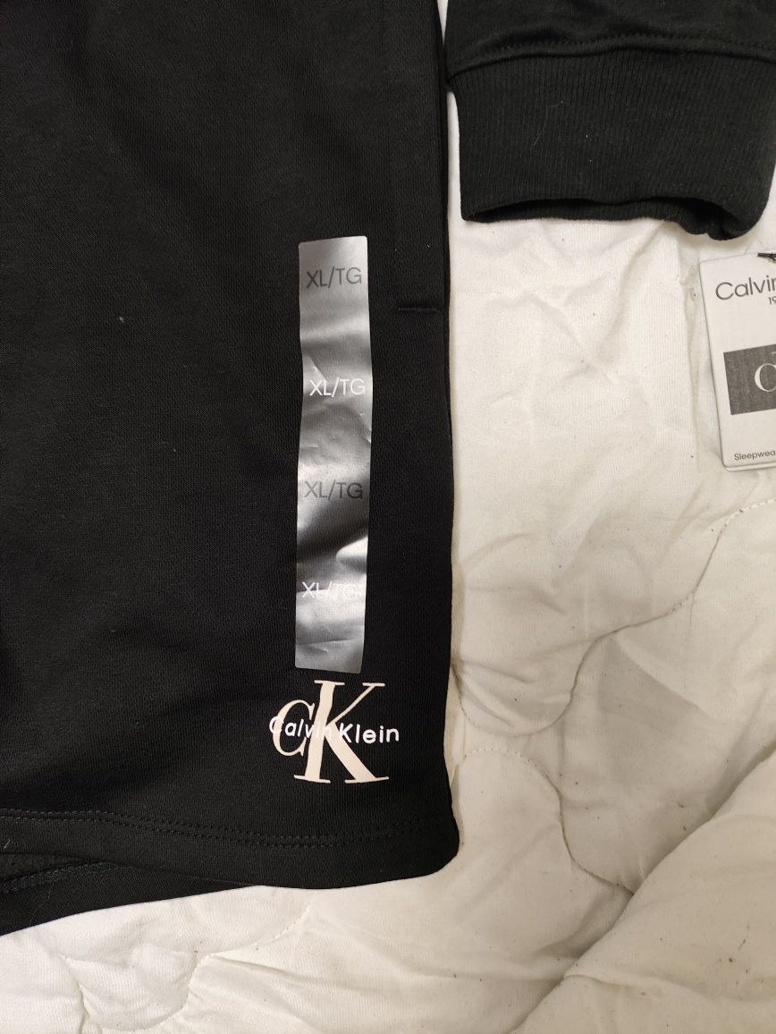 костюм Calvin Klein