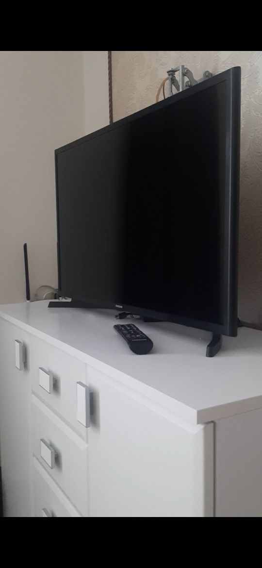 Тв SAMSUNG UE32J5200AK.Smart.WI-FI..2016р.