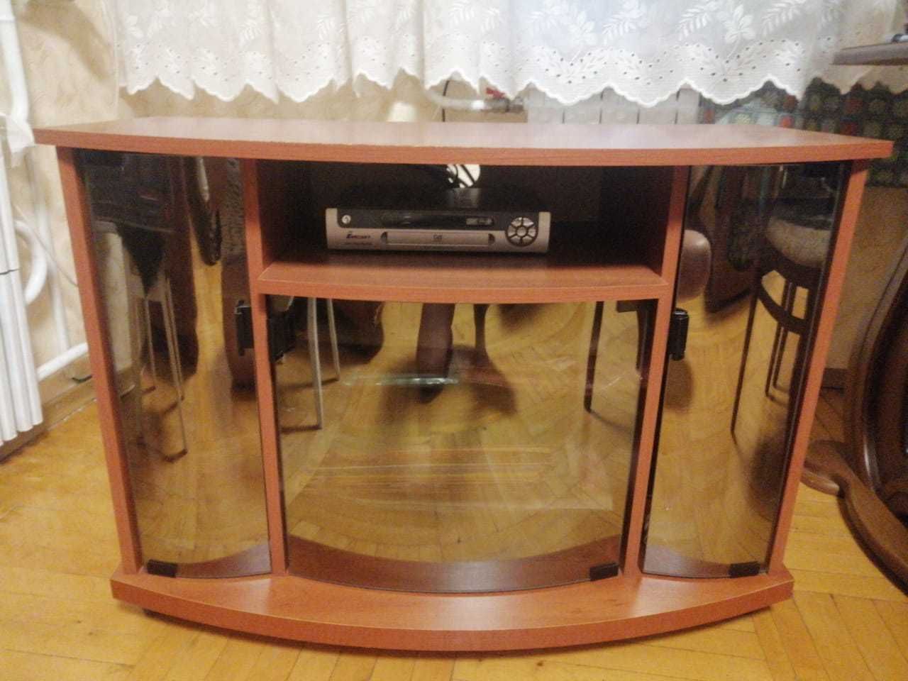 Зеркальна тумба-комод.