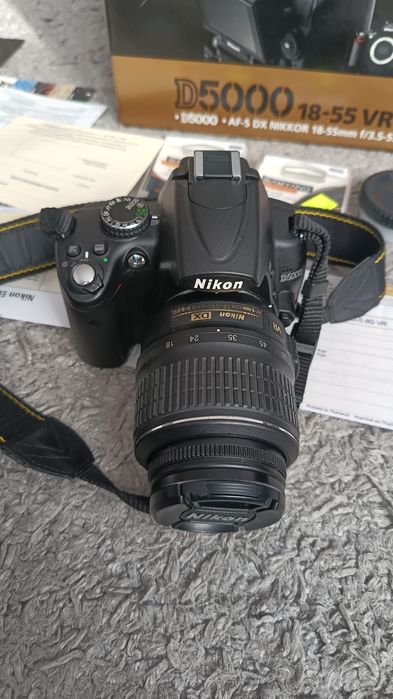 Nikon D5000 plus obiektyw NIKKOR 18-55 VR jak NOWY