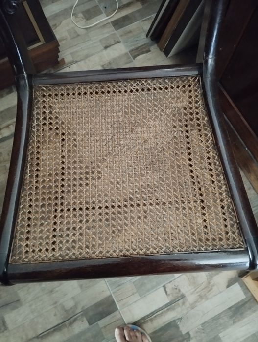 Cadeira com assento em palhinha