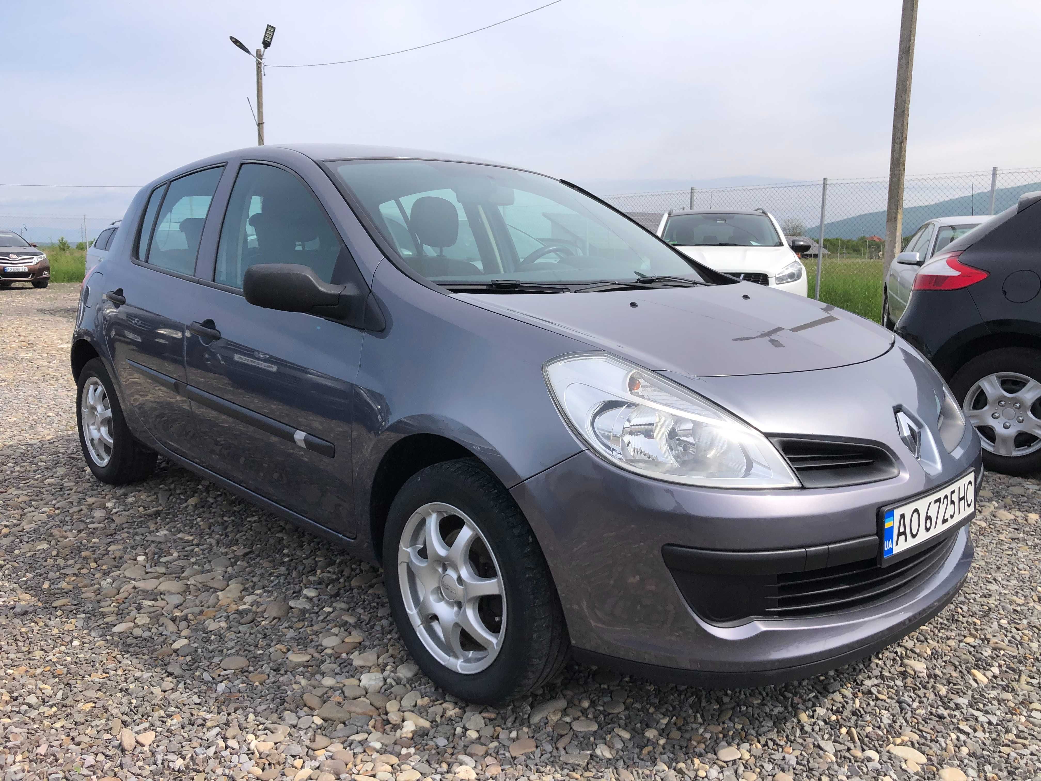 Renault Clio 2008 року.