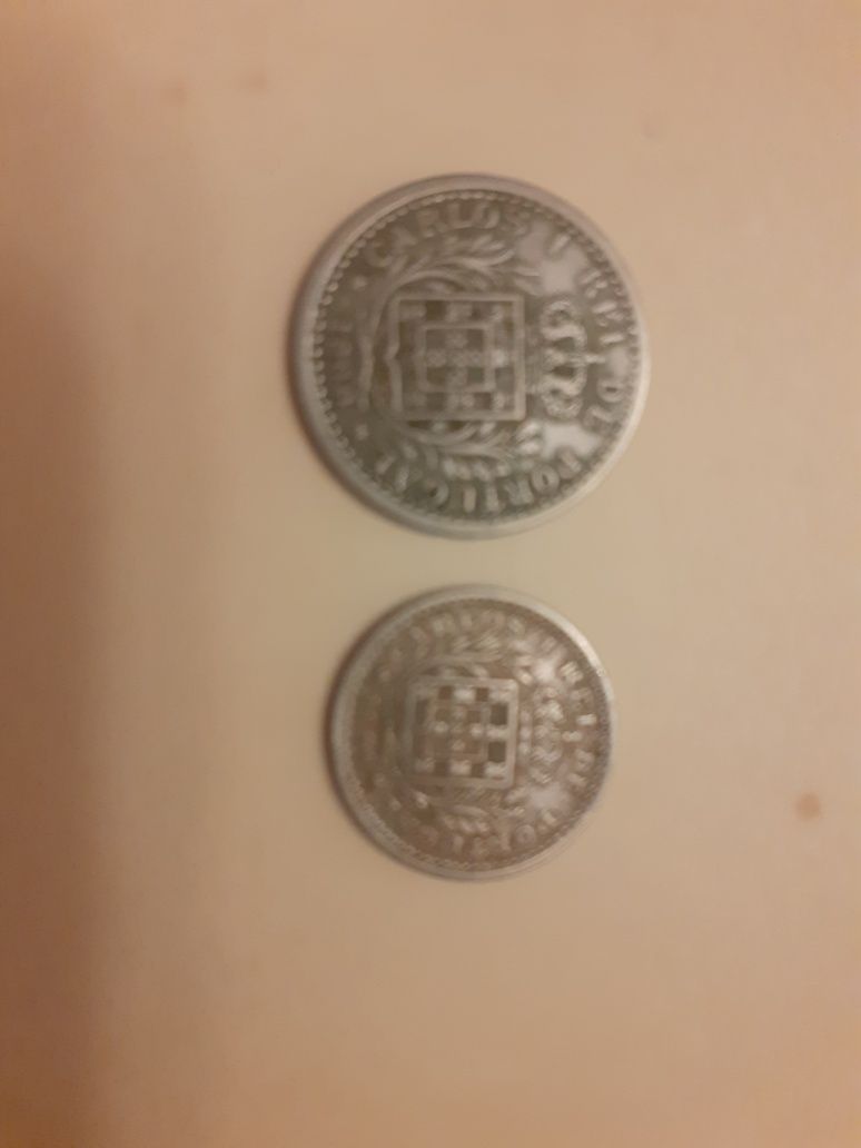 Duas moedas antigas portuguesas