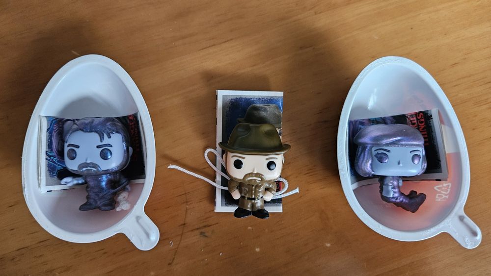 Киндер Очень странные дела