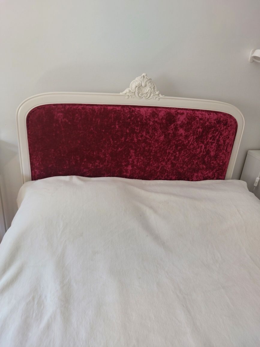 Cama de solteiro  forrada a veludo