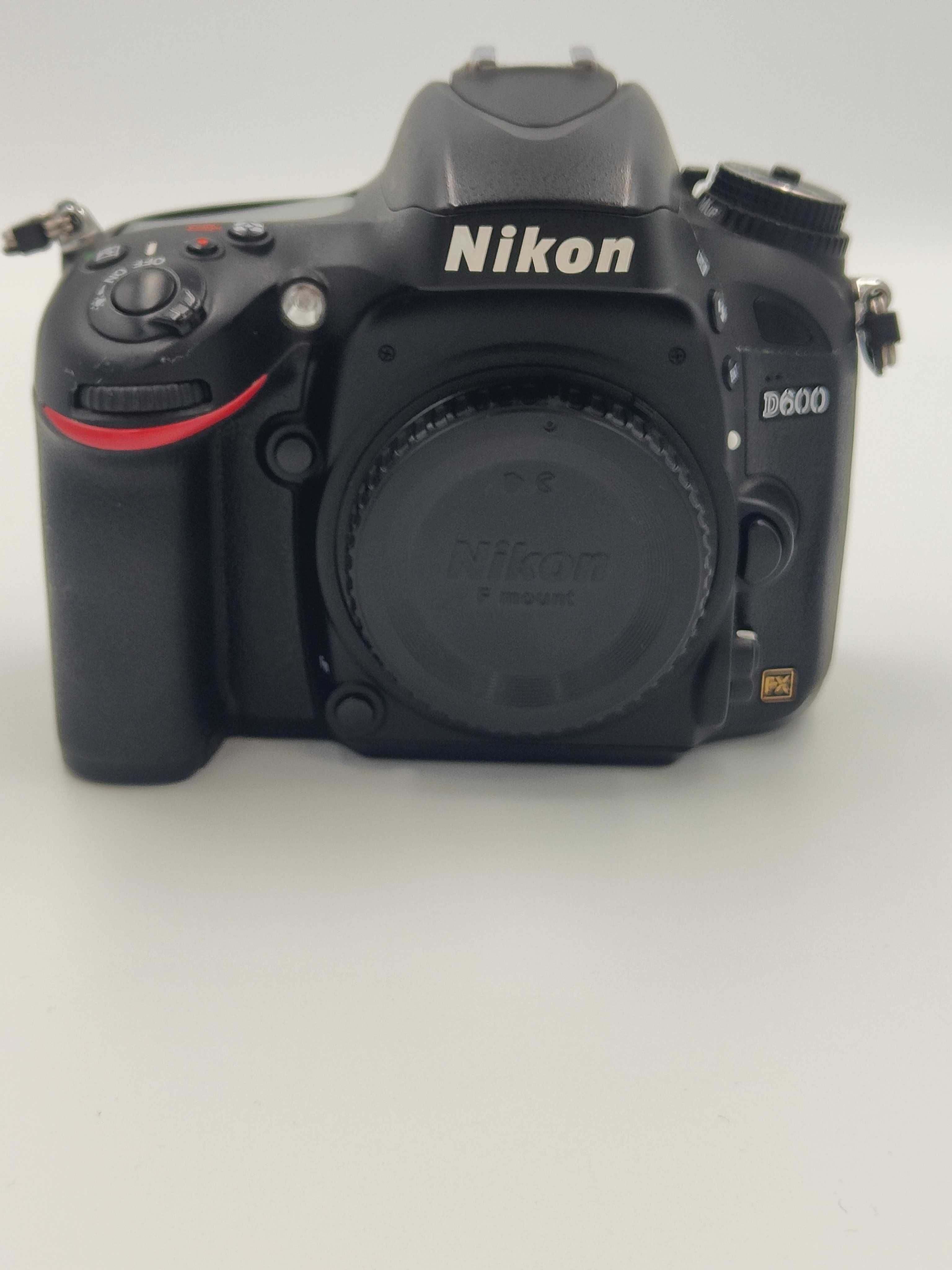 Lustrzanka Nikon D600 - pełna klatka - przebieg migawki 82k