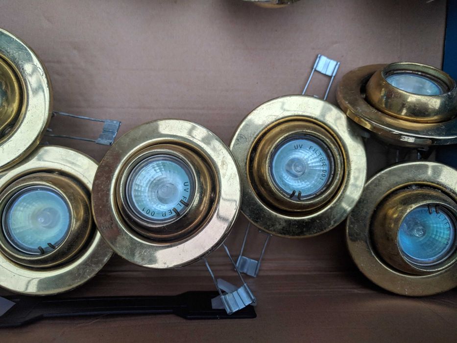 Точечные галогеновые светильники (корпуса врезные) . Б/У