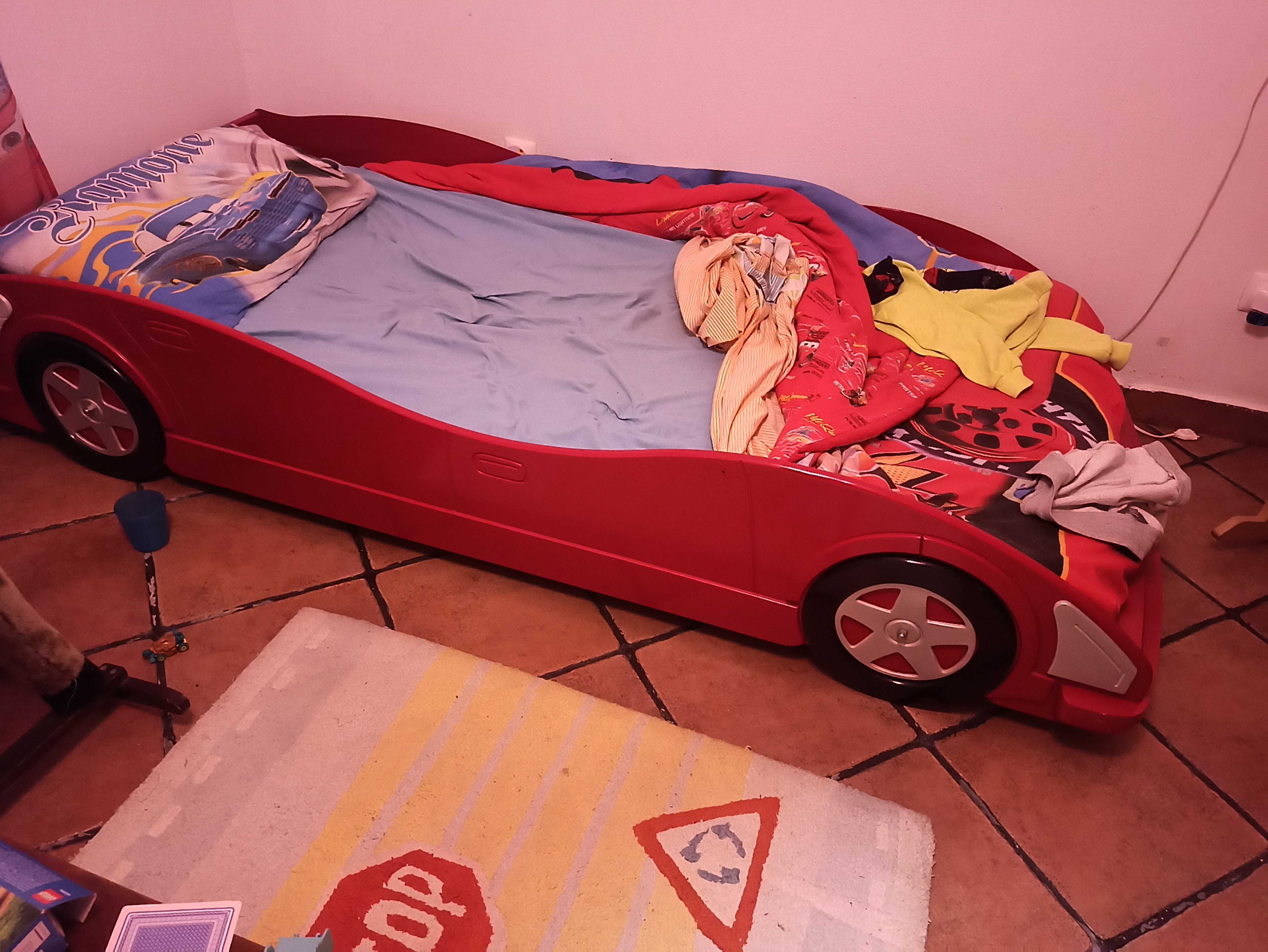 Cama carro vermelho