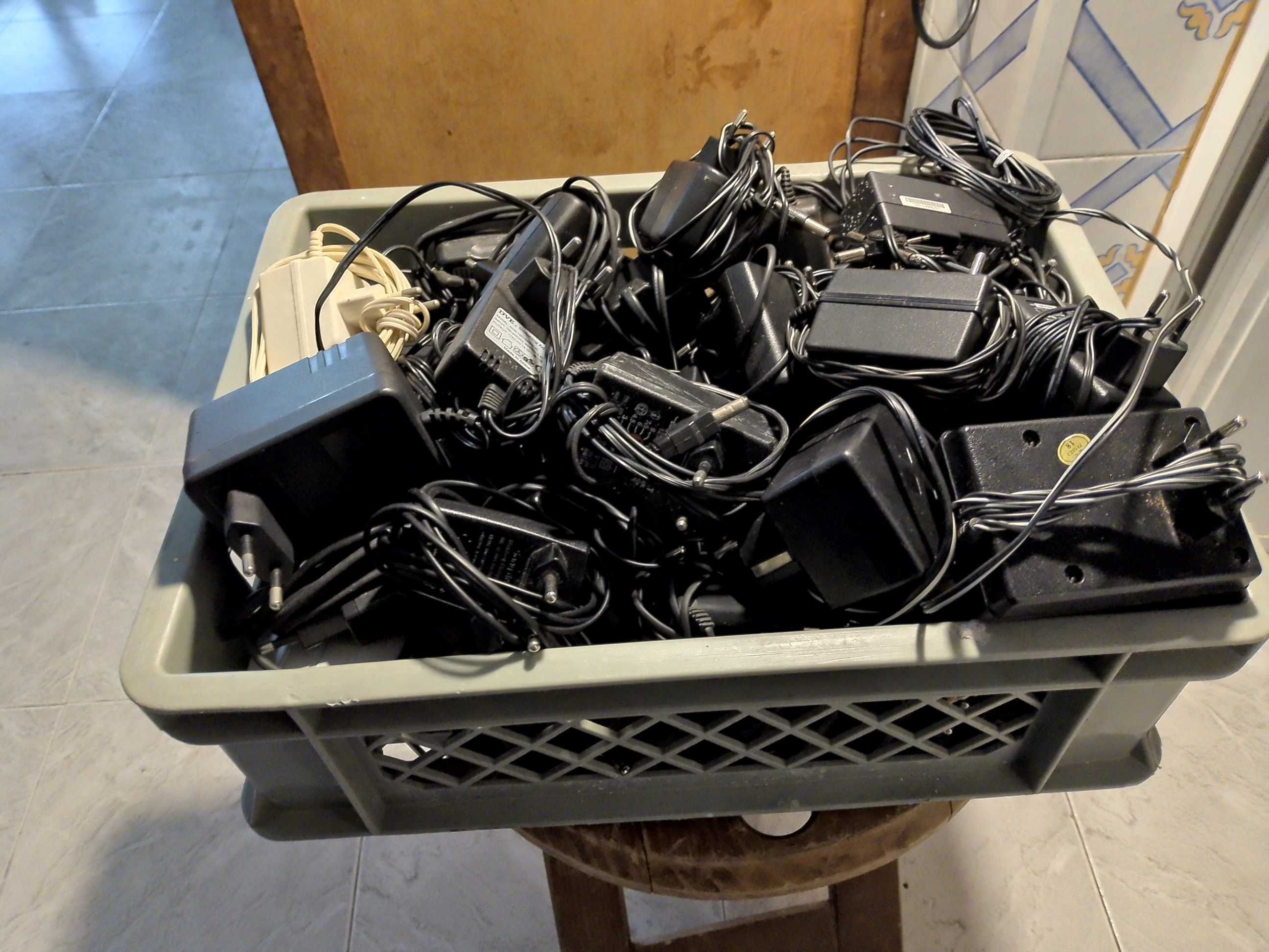 Vendo conjunto fontes alimentação, 5volts, diversos equipamentos.